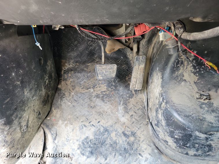 image for item KA9933 2005 Chevrolet  C4500 flatbed truck