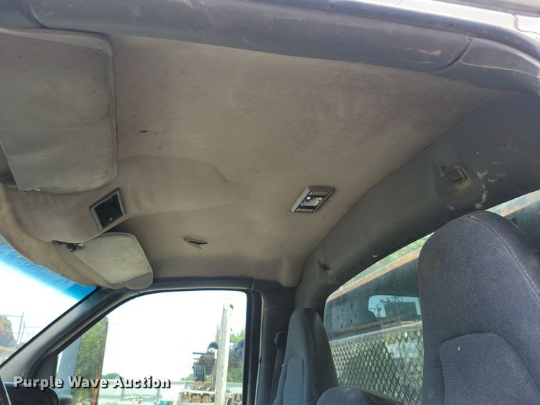 image for item KA9933 2005 Chevrolet  C4500 flatbed truck