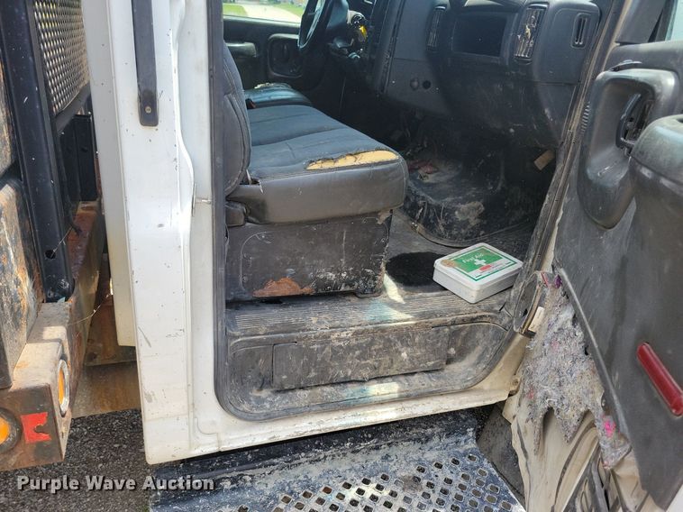 image for item KA9933 2005 Chevrolet  C4500 flatbed truck
