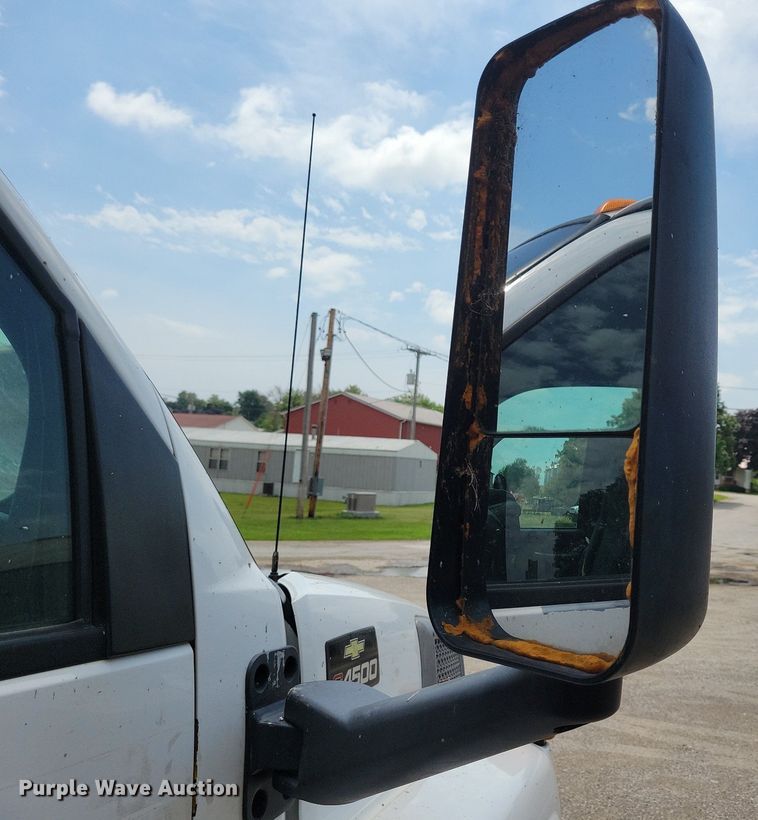 image for item KA9933 2005 Chevrolet  C4500 flatbed truck