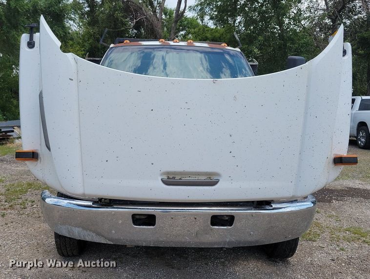 image for item KA9933 2005 Chevrolet  C4500 flatbed truck