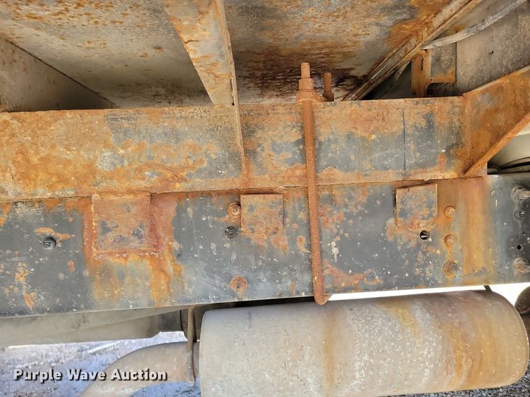 image for item KA9933 2005 Chevrolet  C4500 flatbed truck