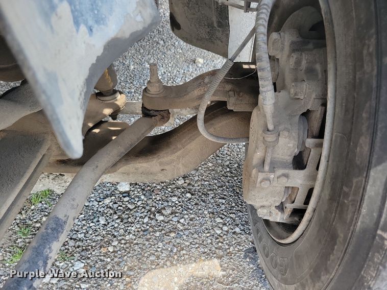 image for item KA9933 2005 Chevrolet  C4500 flatbed truck