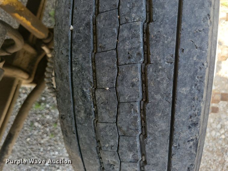 image for item KA9933 2005 Chevrolet  C4500 flatbed truck