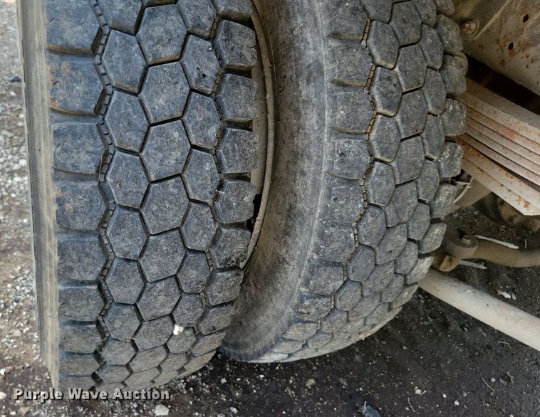 image for item KA9933 2005 Chevrolet  C4500 flatbed truck