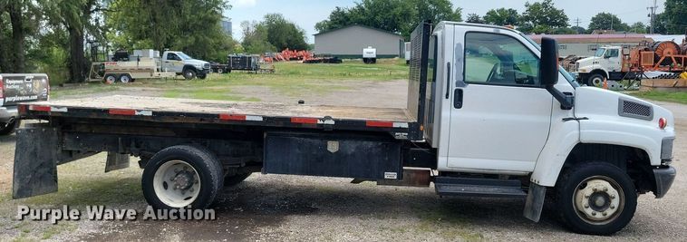 image for item KA9934 2005 GMC C4500 flatbed truck