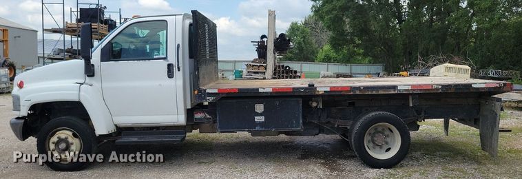 image for item KA9934 2005 GMC C4500 flatbed truck