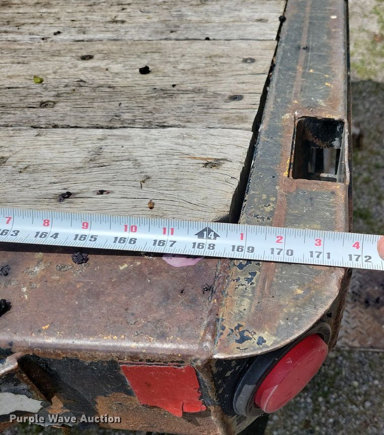 image for item KA9934 2005 GMC C4500 flatbed truck