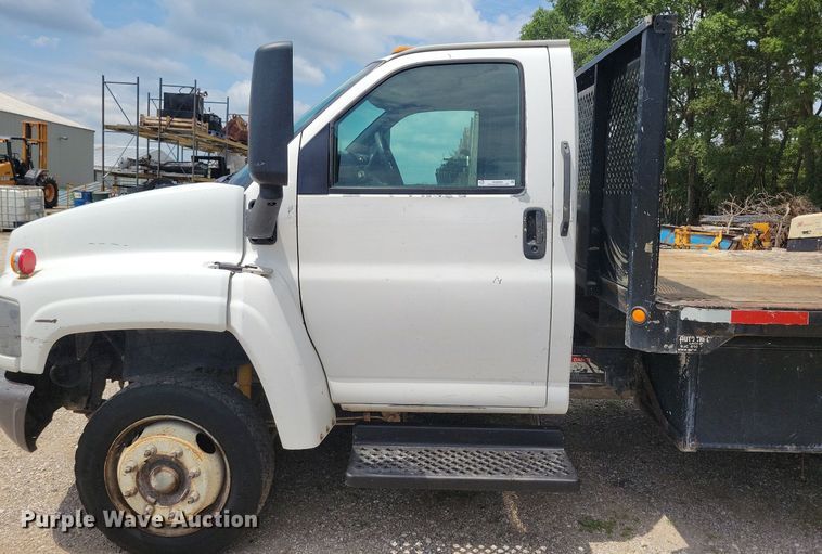 image for item KA9934 2005 GMC C4500 flatbed truck