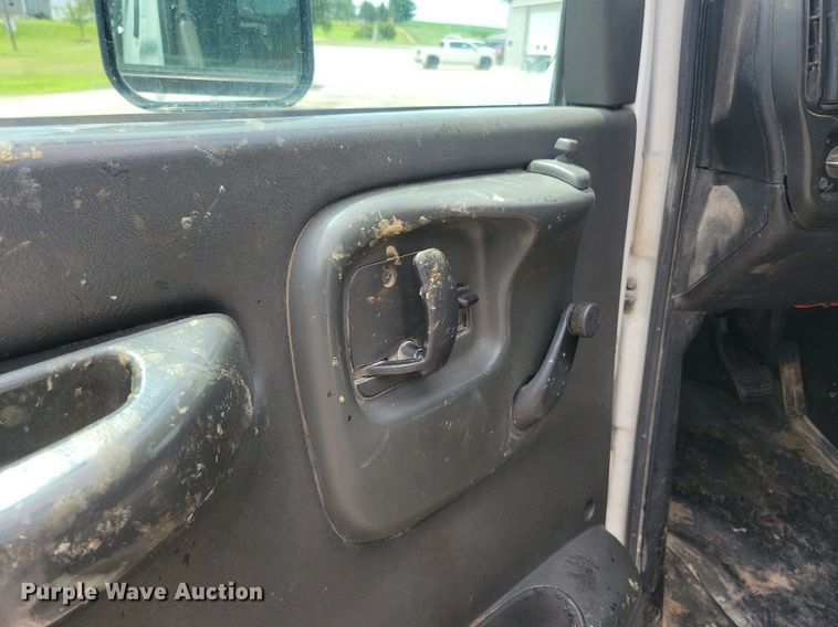 image for item KA9934 2005 GMC C4500 flatbed truck