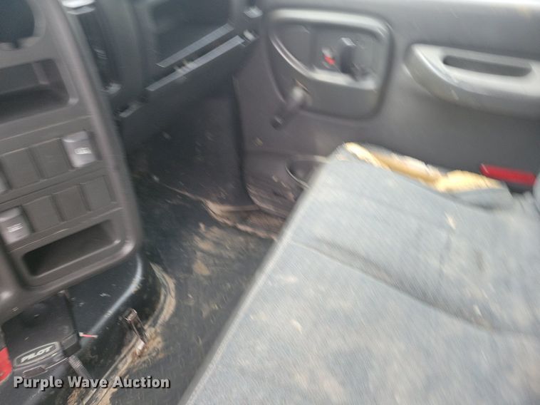 image for item KA9934 2005 GMC C4500 flatbed truck