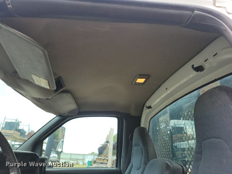 image for item KA9934 2005 GMC C4500 flatbed truck