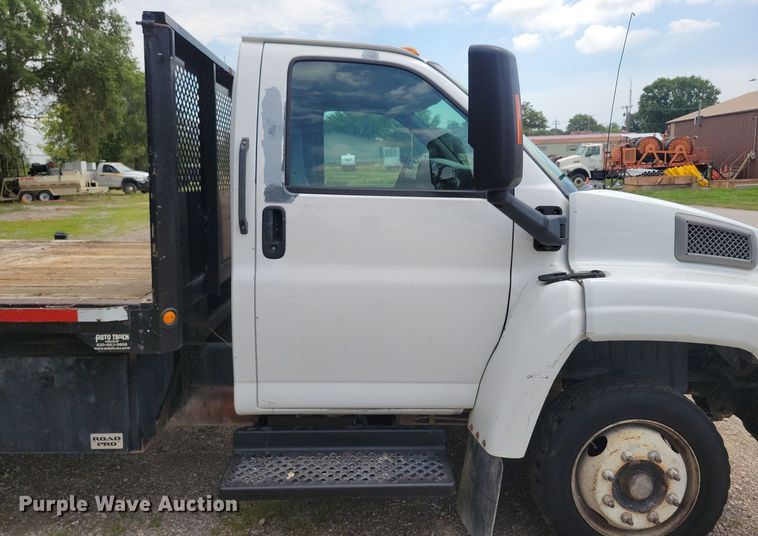 image for item KA9934 2005 GMC C4500 flatbed truck
