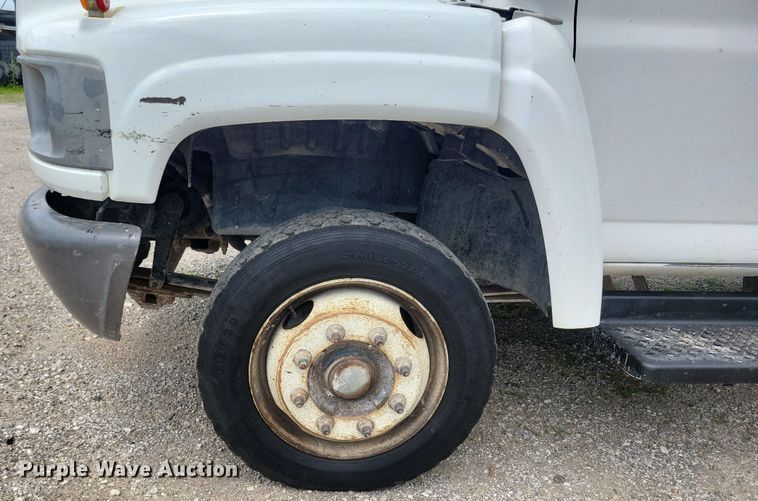 image for item KA9934 2005 GMC C4500 flatbed truck