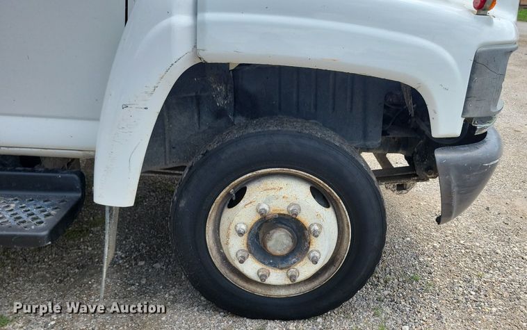 image for item KA9934 2005 GMC C4500 flatbed truck