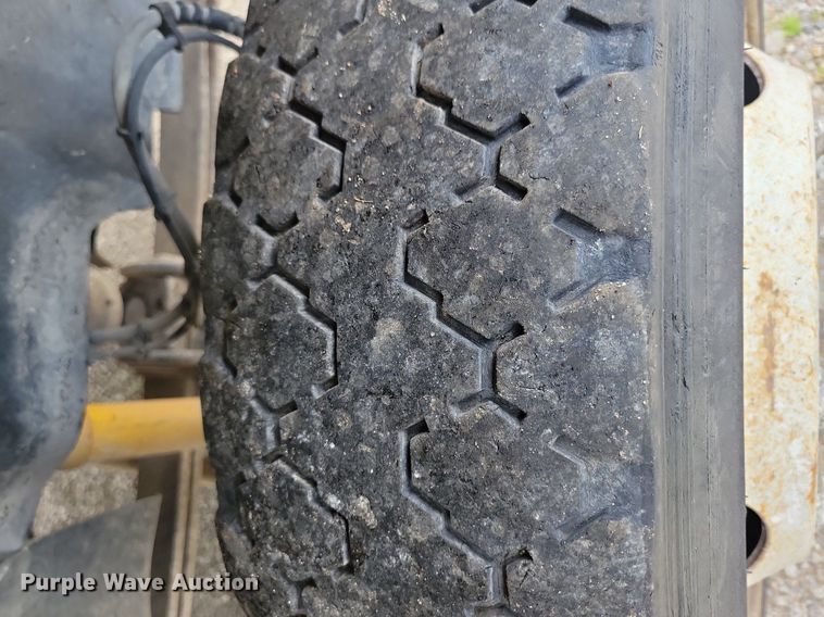 image for item KA9934 2005 GMC C4500 flatbed truck