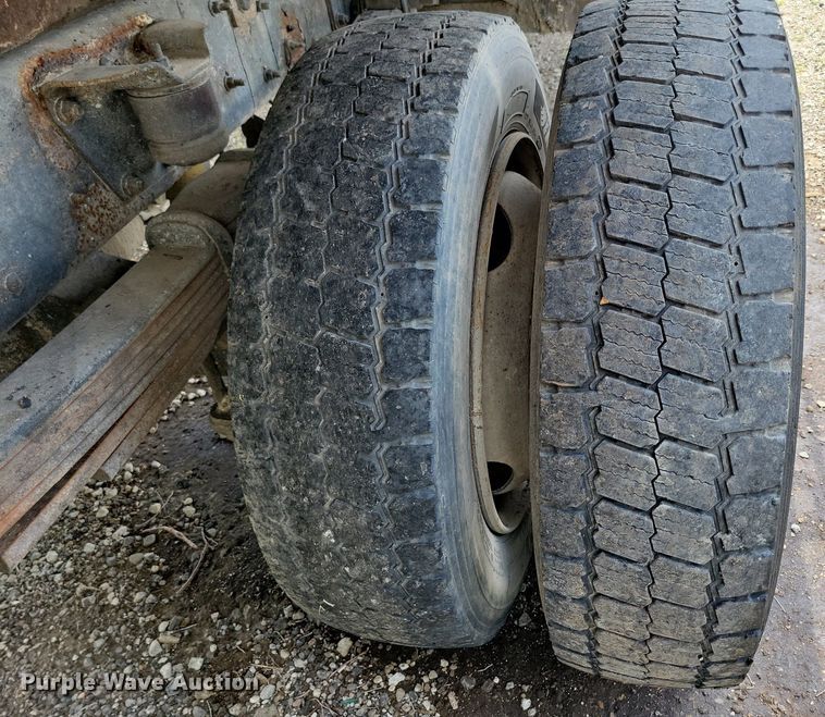 image for item KA9934 2005 GMC C4500 flatbed truck