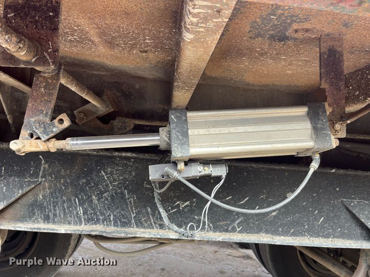 image for item LD9982 1990 Wheeler end dump pup trailer