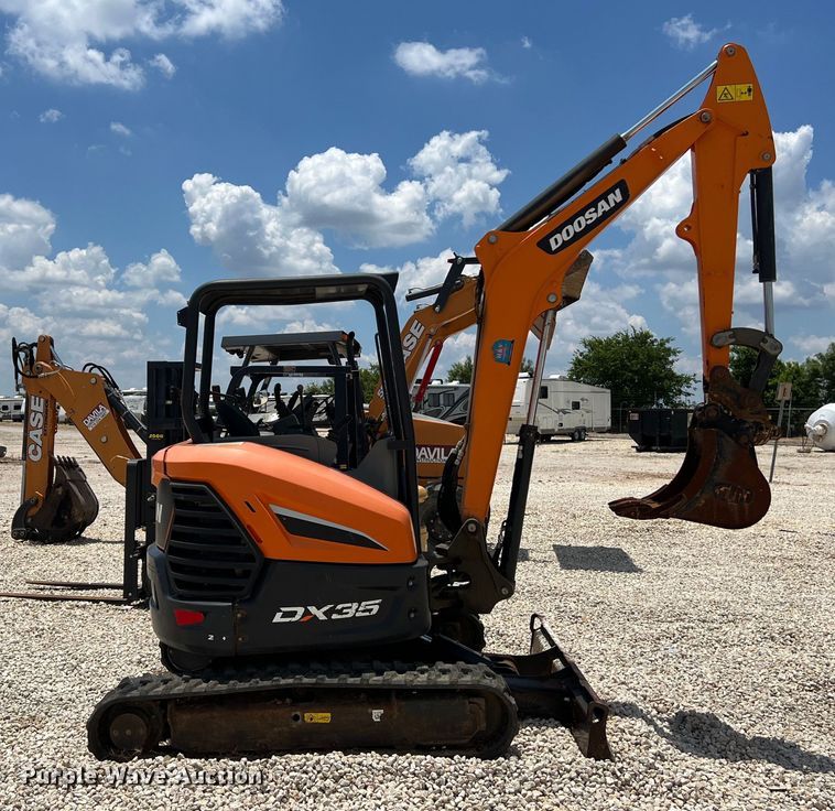 image for item LU9949 2019 Doosan DX35 mini excavator
