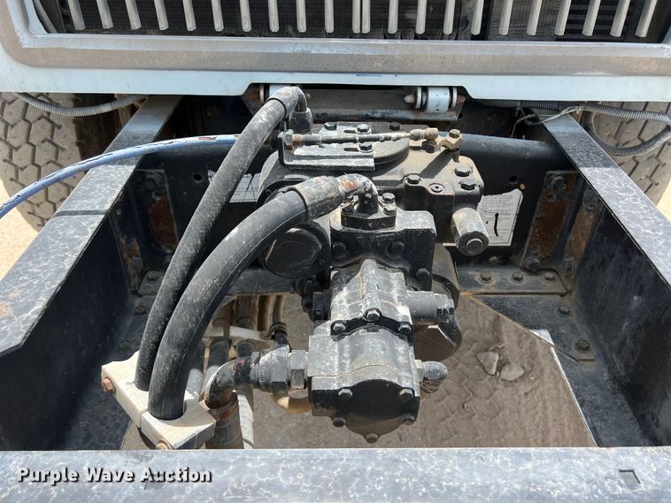 image for item LU9955 2003 International  5600i ready mix truck