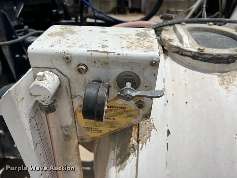 image for item LU9955 2003 International  5600i ready mix truck