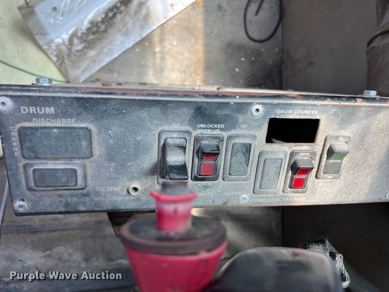 image for item LU9955 2003 International  5600i ready mix truck