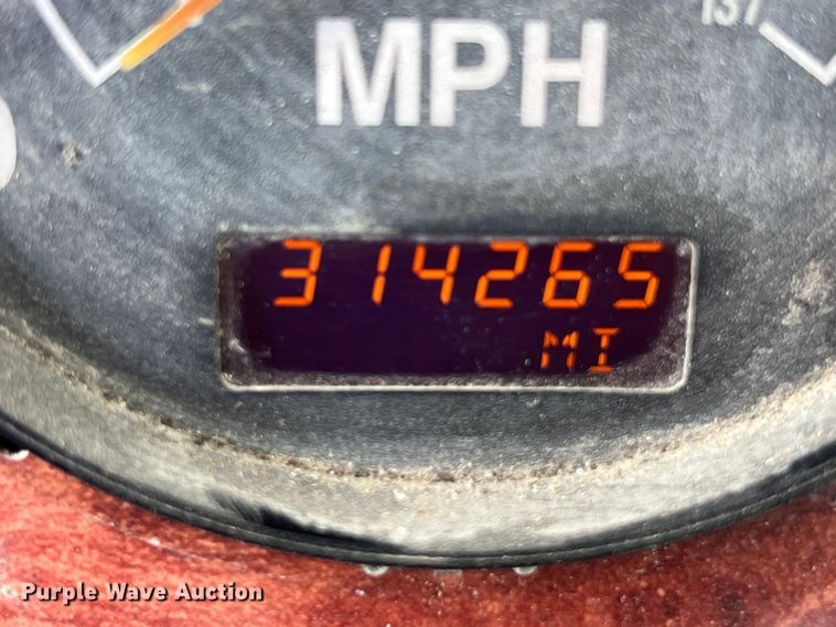 image for item LU9955 2003 International  5600i ready mix truck