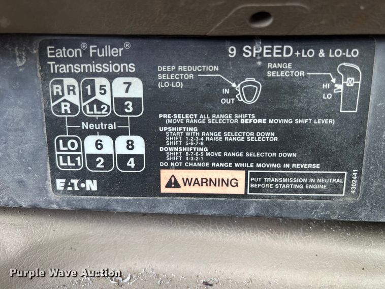 image for item LU9955 2003 International  5600i ready mix truck