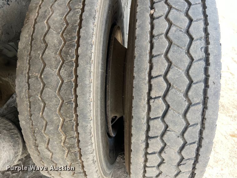 image for item LU9955 2003 International  5600i ready mix truck