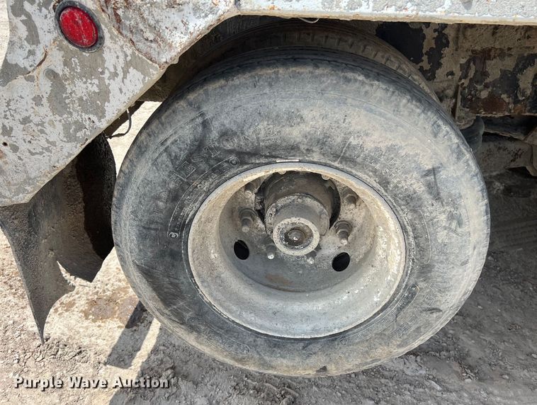 image for item LU9955 2003 International  5600i ready mix truck