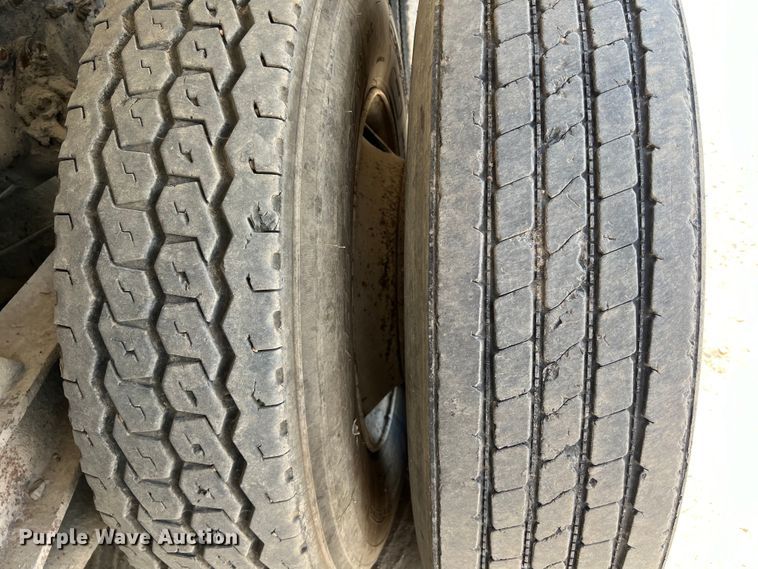 image for item LU9955 2003 International  5600i ready mix truck