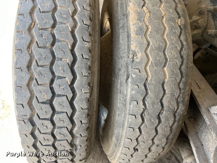 image for item LU9955 2003 International  5600i ready mix truck