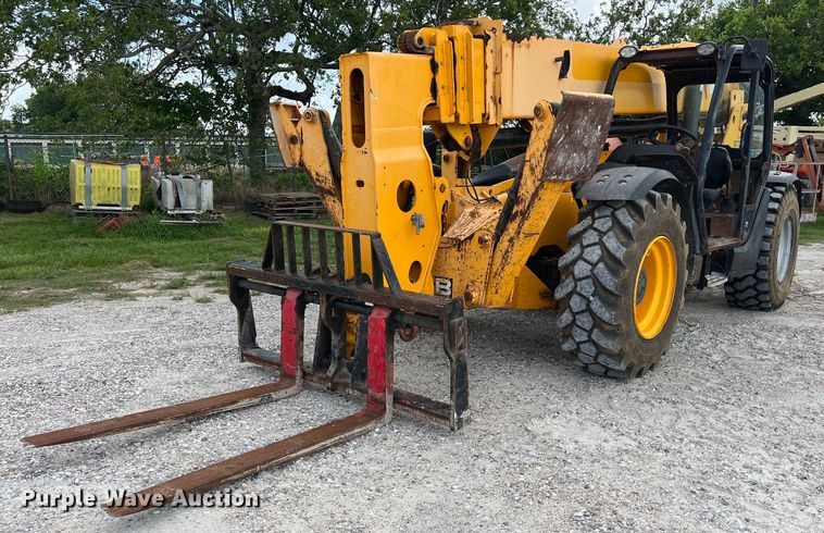 image for item LU9958 2016 JCB 512-56 F telehandler