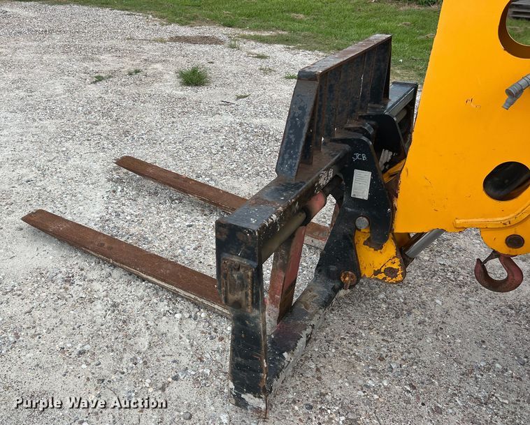 image for item LU9958 2016 JCB 512-56 F telehandler