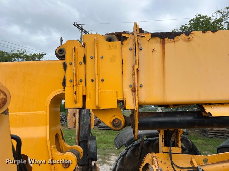 image for item LU9958 2016 JCB 512-56 F telehandler