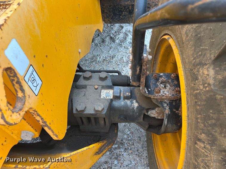 image for item LU9958 2016 JCB 512-56 F telehandler