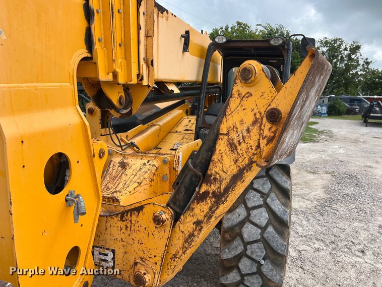image for item LU9958 2016 JCB 512-56 F telehandler