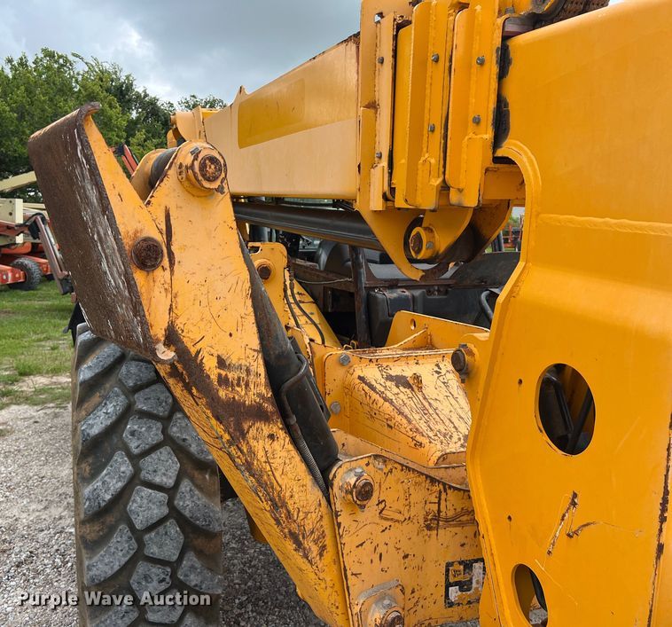 image for item LU9958 2016 JCB 512-56 F telehandler