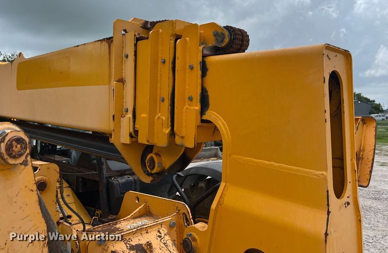 image for item LU9958 2016 JCB 512-56 F telehandler