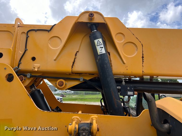 image for item LU9958 2016 JCB 512-56 F telehandler