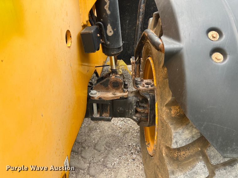 image for item LU9958 2016 JCB 512-56 F telehandler