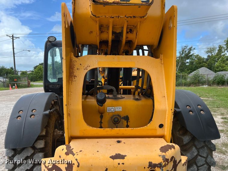 image for item LU9958 2016 JCB 512-56 F telehandler
