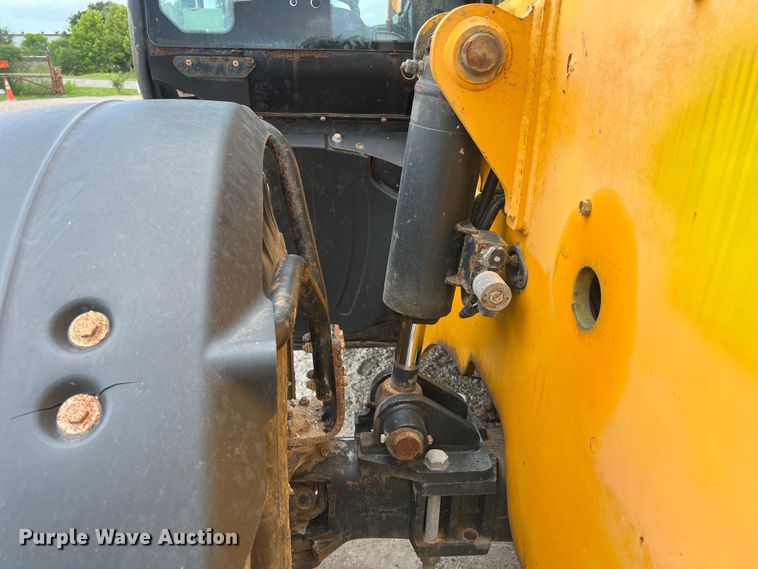 image for item LU9958 2016 JCB 512-56 F telehandler