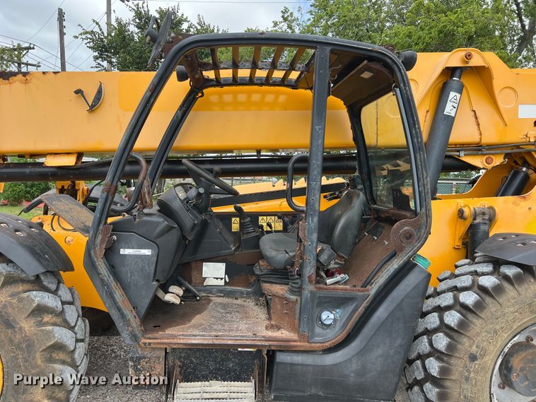 image for item LU9958 2016 JCB 512-56 F telehandler