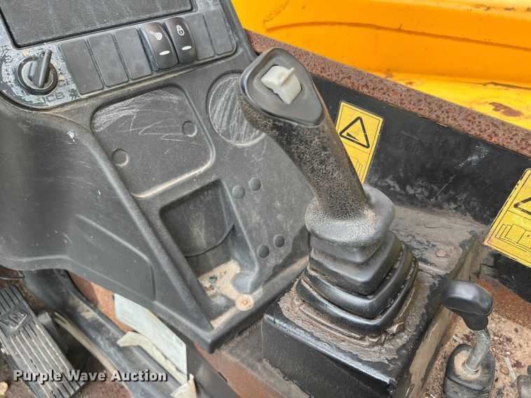 image for item LU9958 2016 JCB 512-56 F telehandler