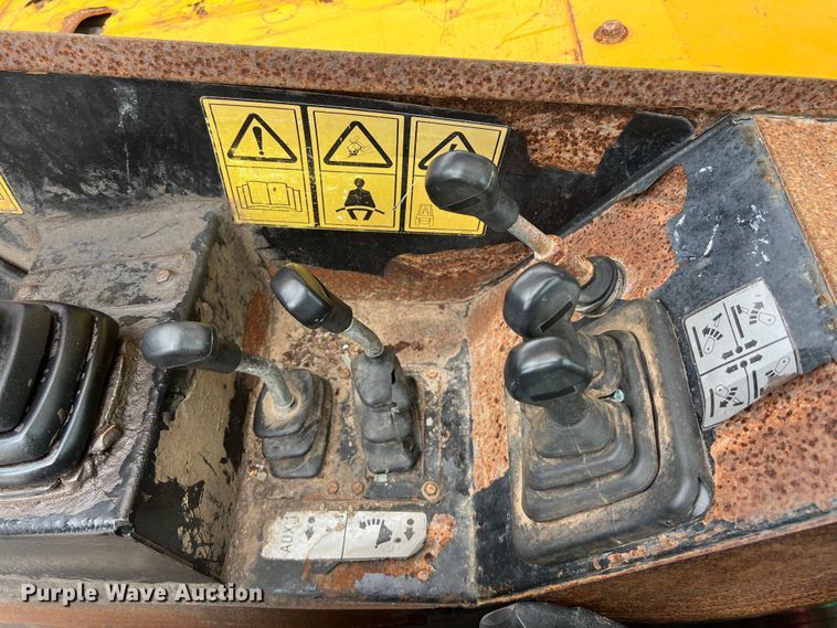 image for item LU9958 2016 JCB 512-56 F telehandler