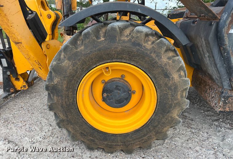 image for item LU9958 2016 JCB 512-56 F telehandler