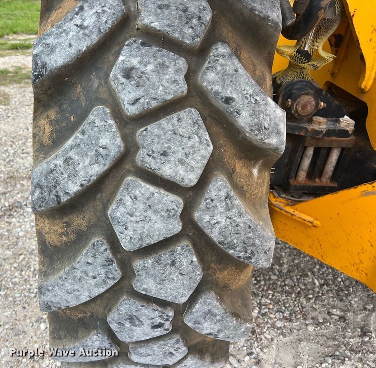 image for item LU9958 2016 JCB 512-56 F telehandler