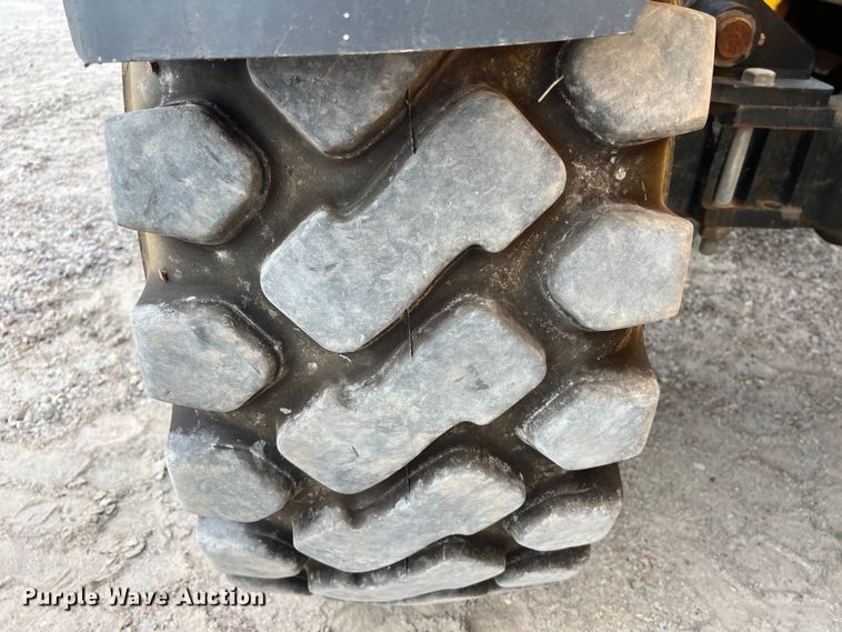 image for item LU9958 2016 JCB 512-56 F telehandler