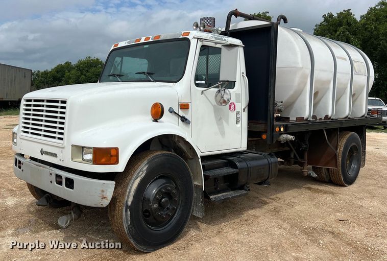 image for item LU9961 1995 International 4700 water truck